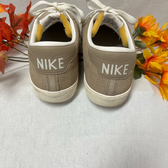 EUC men’s Nike promo tennis shoe in beige suede 11.5 - Picture 5 of 10
